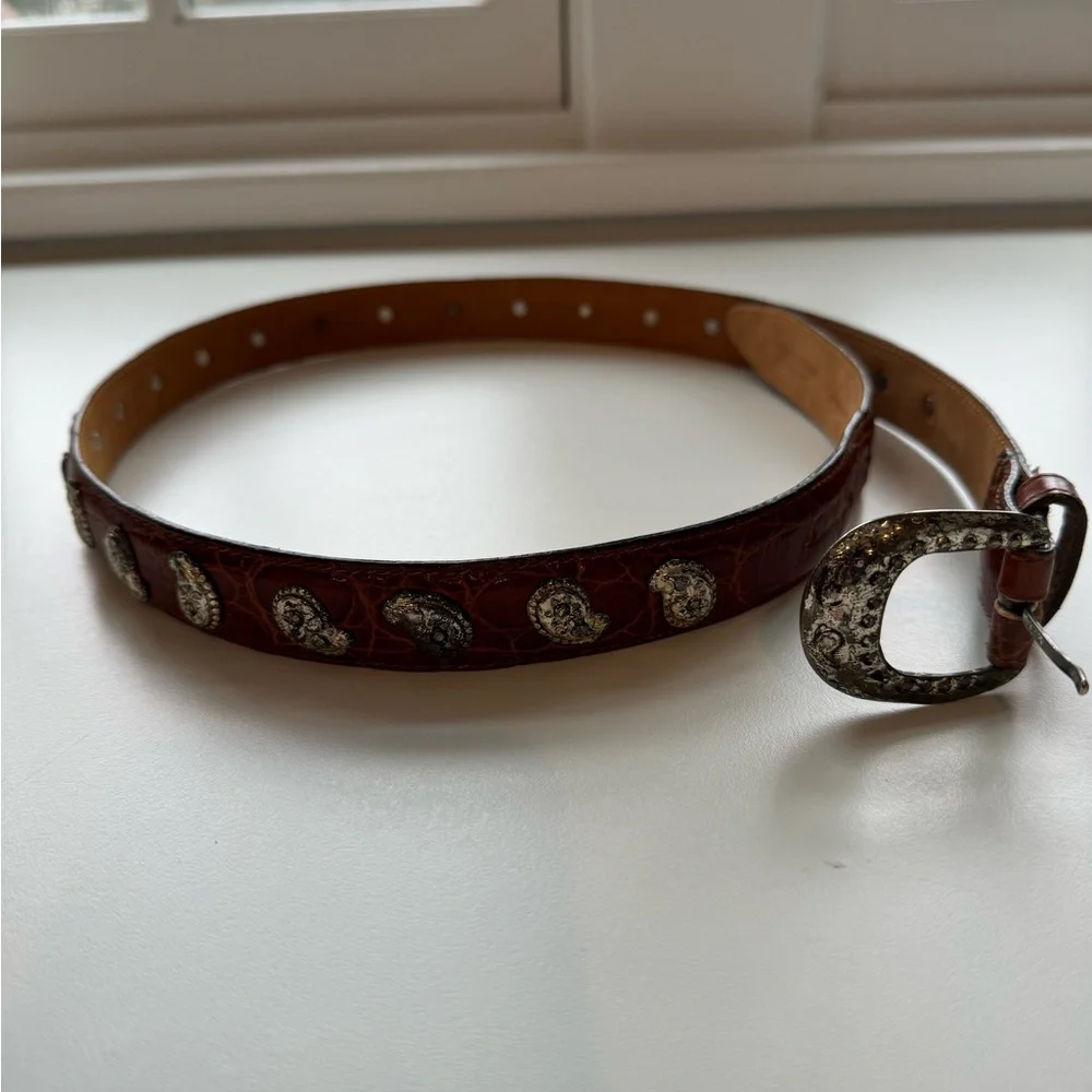Saks Fifth Avenue Women’s Italian Brown Leather Belt w/Silver Detail. M. GUC.